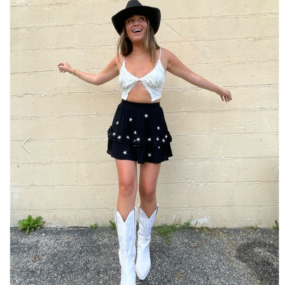 ✨Rock & Rags Star Print Mini Skirt with built in shorts ✨ Size Large - Picture 4 of 9